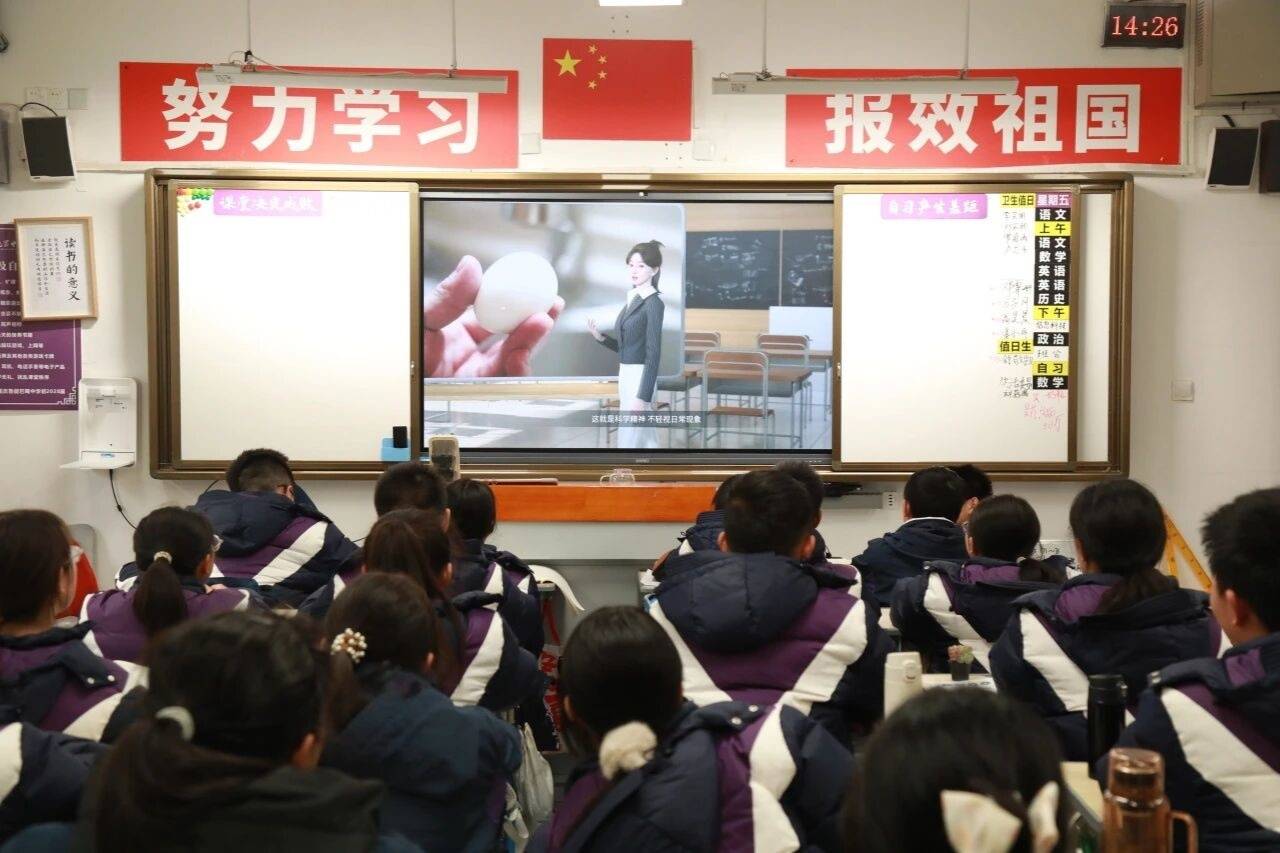 十分钟科学“深潜” 鲁能巴蜀中学科学小课堂开讲