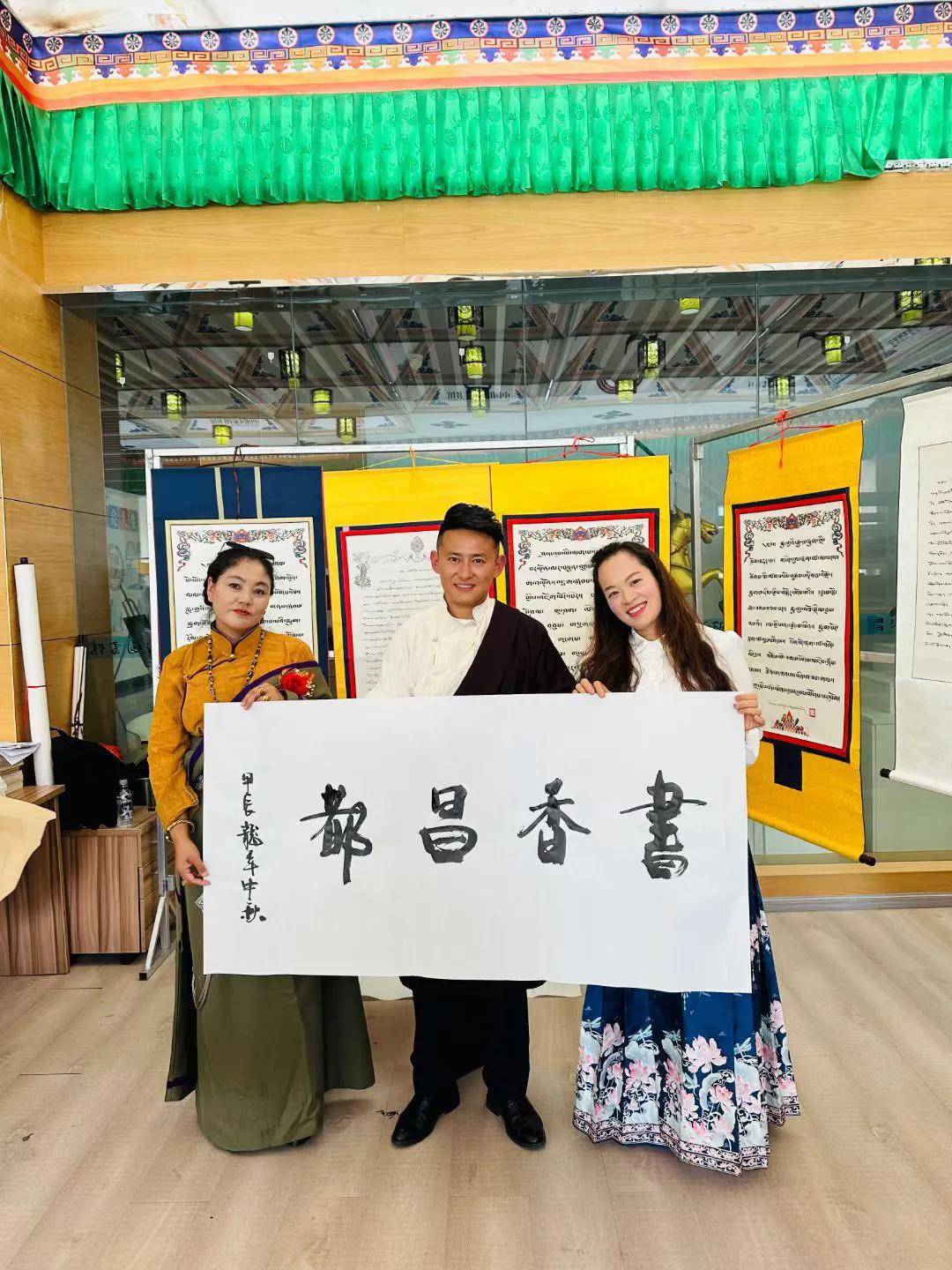 深耕文化沃土的圖書館長·西藏昌都市圖書館館長向巴它西同志