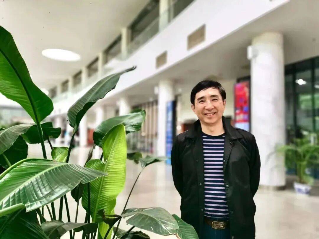 曾是章子怡、孫紅雷等人老師，中央戲劇學院陳剛主動投案！