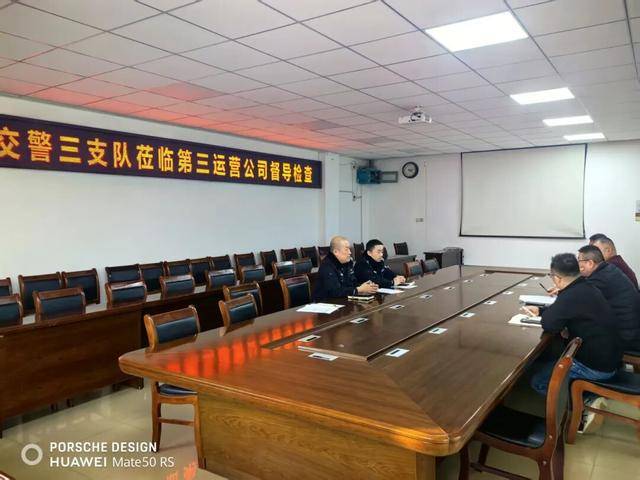 鄭州交警深入公交公司開展教育培訓活動