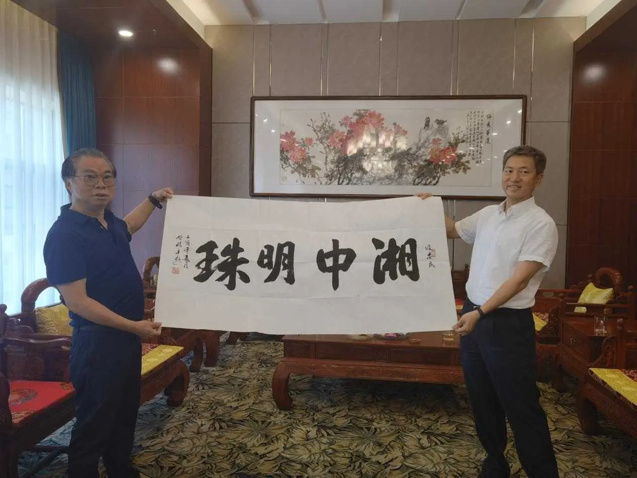 紮根人民 書法“五進”——曾昭才先生的藝術堅守與人民情懷