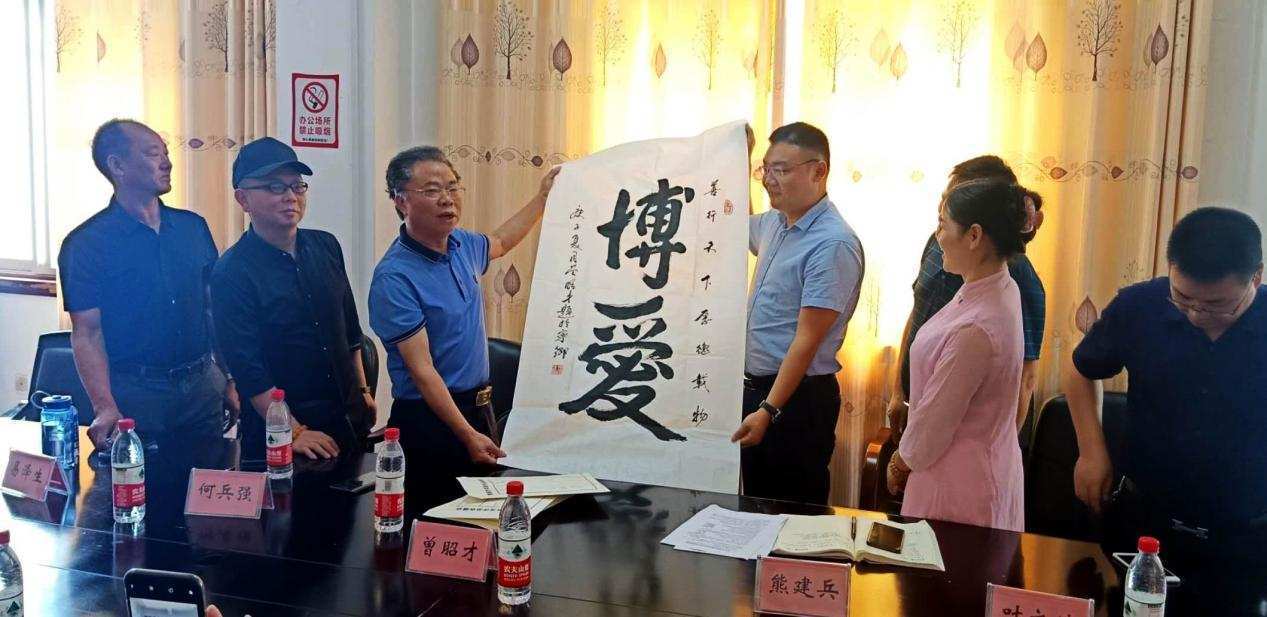 紮根人民 書法“五進”——曾昭才先生的藝術堅守與人民情懷