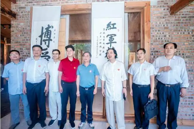 紮根人民 書法“五進”——曾昭才先生的藝術堅守與人民情懷