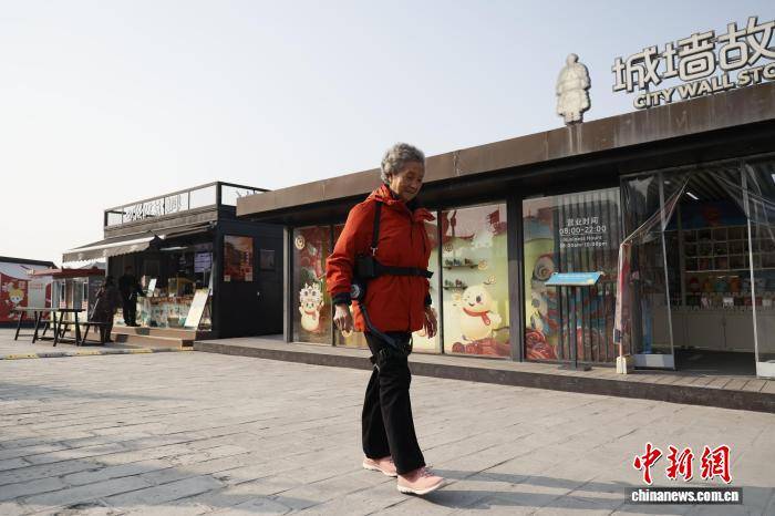 西安城牆景區“上新”科技產品 豐富遊客遊玩體驗