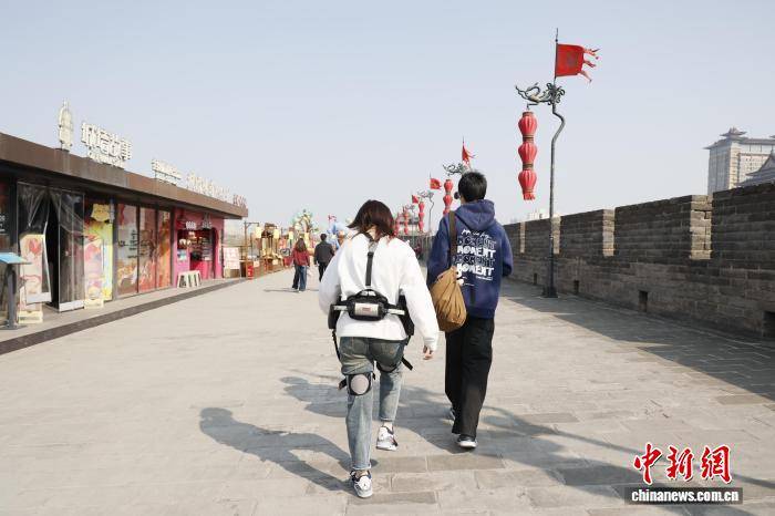 西安城牆景區“上新”科技產品 豐富遊客遊玩體驗