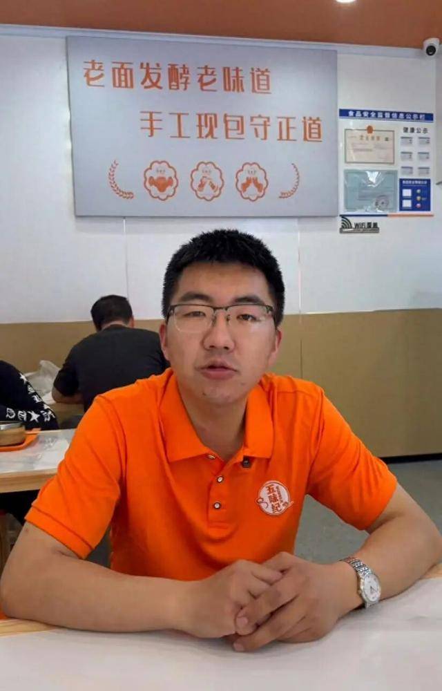 80萬開店倒閉又投40萬開店小夥發聲：寧睡地板也要當老闆
