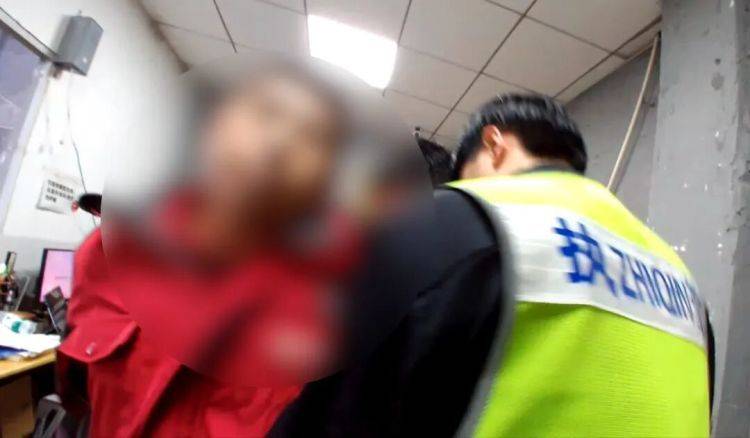 快遞員偷走門口手機，結果手機自己“報警”了